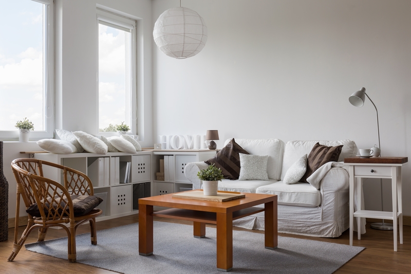 Moving team handling boxes and furniture in a bayside Chelsea property